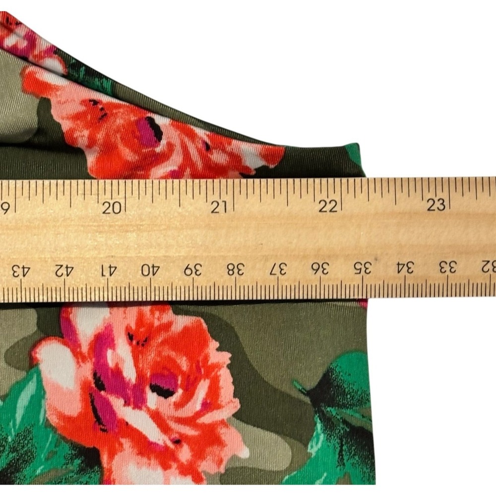 Venus Women's Green Camo Floral Top 1X  Criss Cross Strap Detail‎ - Picture 8 of 9